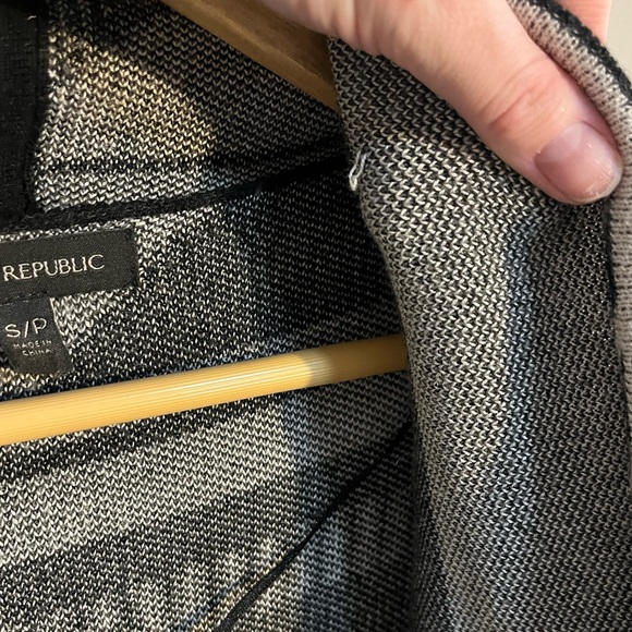 Banana Republic cardigan shawl, merino wool. - Picture 8 of 9